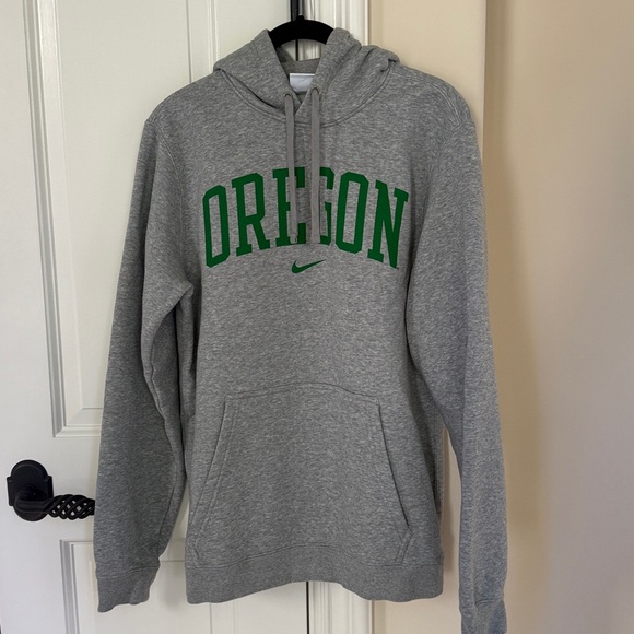 Nike Oregon Ducks Club Fleece Men’s Hoodie - Picture 1 of 4